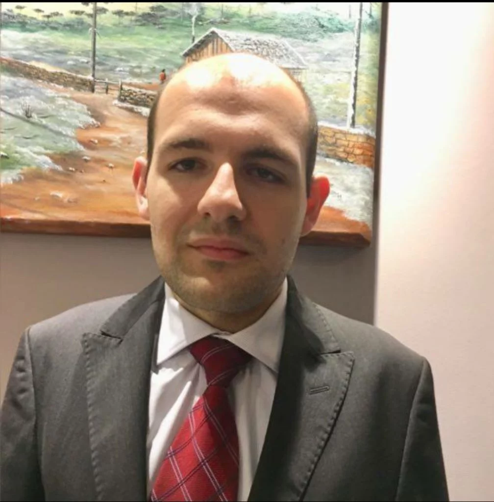 Rafael Galli Perini - Aprovado em 8º no G3 do 11º Concurso de SP (PCD)